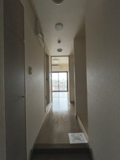 【玄関】 | 同間取りの同設備のお部屋　洋室に続く廊下