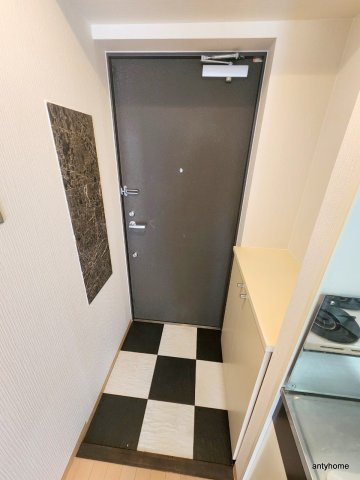 レジュールアッシュ谷町の玄関