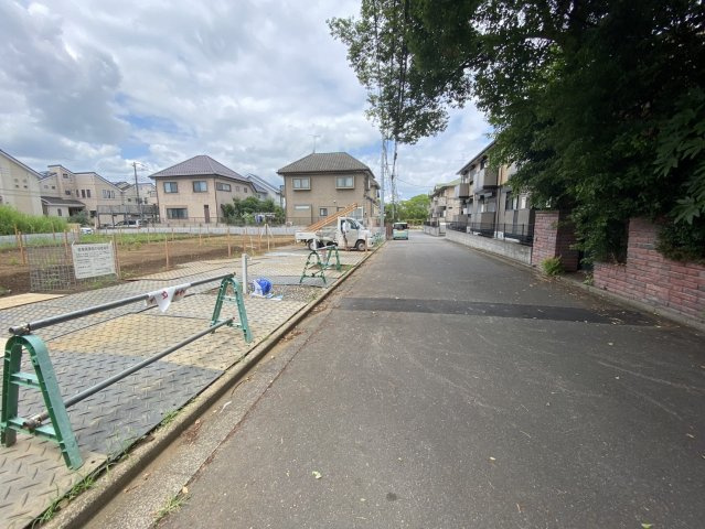 守谷市薬師台2丁目7番　新築戸建　B号棟の前面道路含む現地写真|建築の進捗に応じて見学も可能です。現地で暮らしのイメージを膨らませてください。
