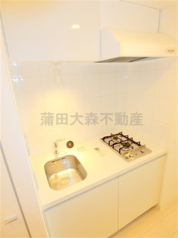 メイクスデザイン蒲田ウエストのキッチン|まな板が置ける調理スペースのある2口ガスキッチン
※縦型の2口キッチンは小さめのお鍋フライパン等でないと２口しっかり使えませんので自炊派の方には、、、