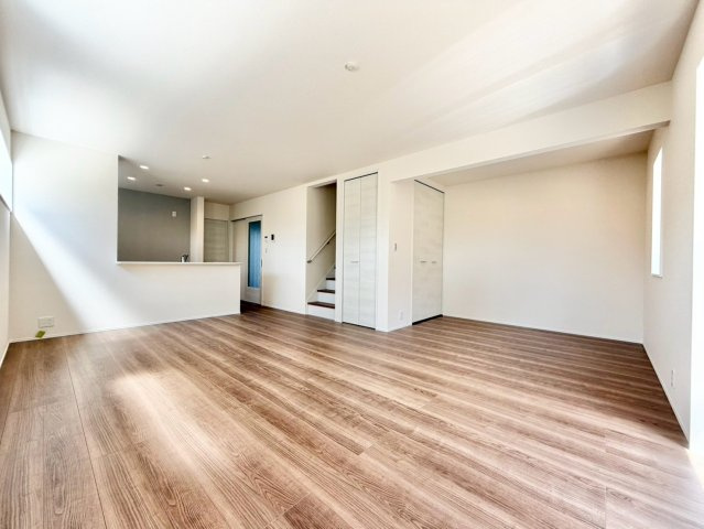 リーブルガーデン　岡崎市福岡町第２の居間・リビング|家族が自然と集まる広々としたリビング。お子様の成長を見守りながら過ごせます。									
									