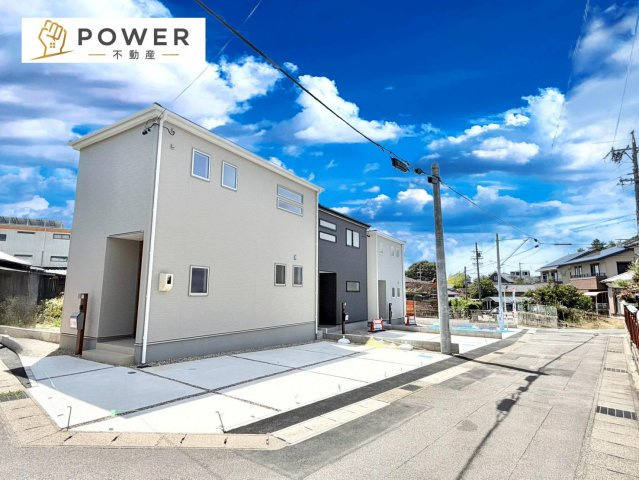 リーブルガーデン　岡崎市福岡町第２の前面道路含む現地写真|十分な幅が確保されており、車の出し入れもスムーズ。お子様の送り迎えなど、日常の動作も快適に行えます。									
									