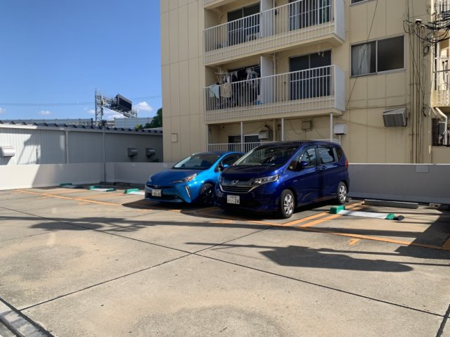クレアールの駐車場