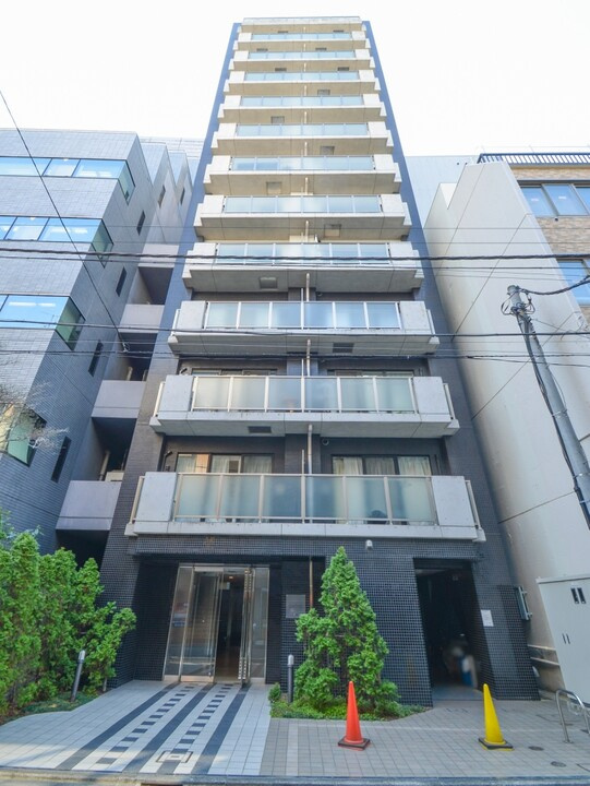 グラントゥルース神田岩本町の外観|スーパーやコンビニ近く買物便利！平成１７年築の耐震基準適合マンション、グラントゥルース神田岩本町は即日現地案内可能となっておりますので、お気軽にお問い合わせください！