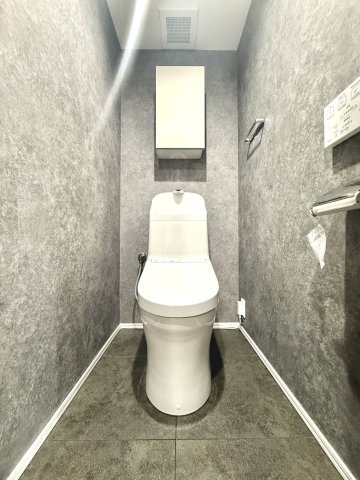 ライオンズマンション宮崎台第5のトイレ|明るく清潔感のある空間設計により、どなたでも快適にご利用いただける仕上がりとなっています。