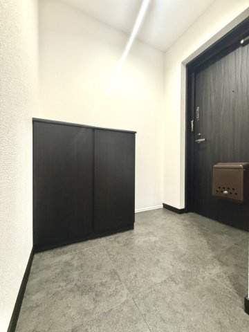 ライオンズマンション宮崎台第5の玄関|落ち着いた色調で統一された上品な空間です。