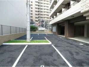 RAFFLE OZONEの駐車場