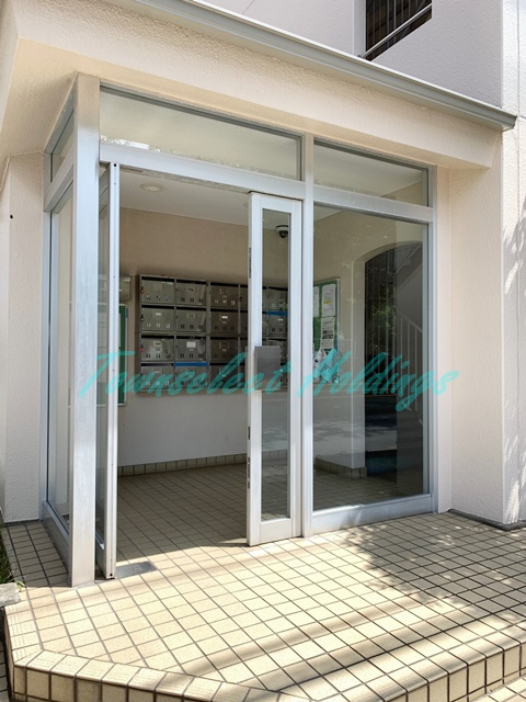 藤沢市朝日町の賃貸マンションのエントランス