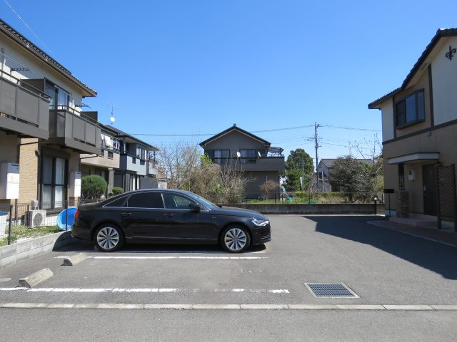PRESTIGE　Aの駐車場