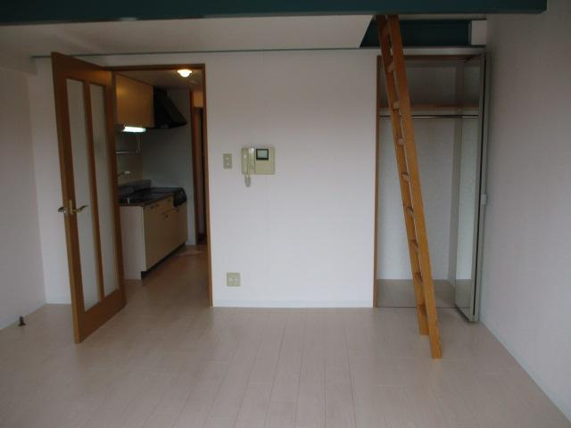 名古屋市中川区八熊３丁目の賃貸マンションの居間・リビング