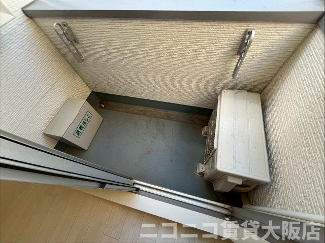 大阪市淀川区十八条１丁目のアパートのバルコニー