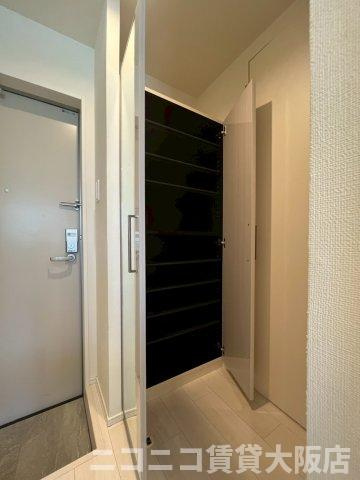 大阪市淀川区十八条１丁目のアパートの玄関