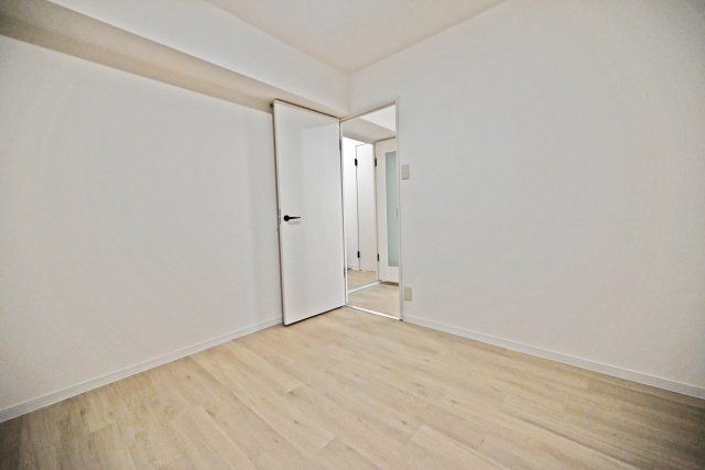 新大阪第1ハイツビルの子供部屋|浴室約4.5帖
子ども部屋に適した広さがあり、学習机やベッドもゆったりとレイアウトできます。