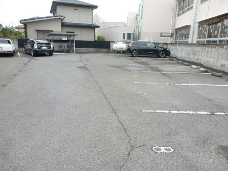 エルフォーレの駐車場