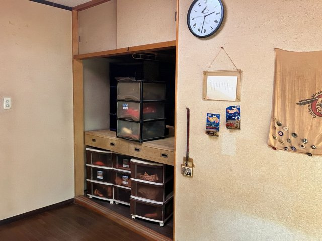 売中古戸建　焼津市保福島の洋室|各部屋に収納があります。