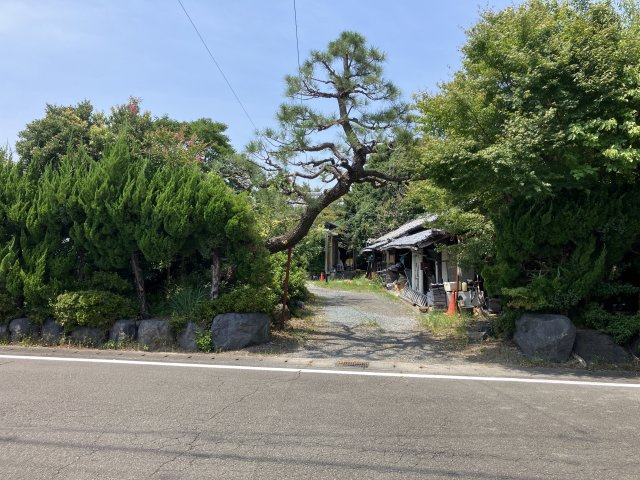 売中古戸建　焼津市保福島の外観|敷地外から距離がありプライベートは確保されます！