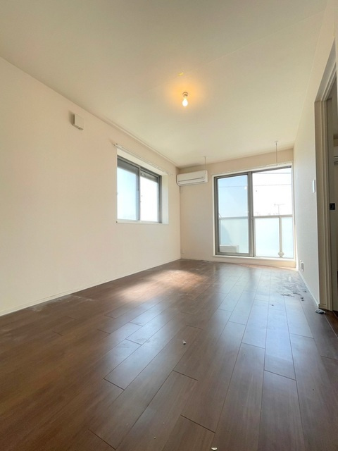 ラレンヌデリス東山の居間・リビング|★明るいフローリングの角部屋です★
