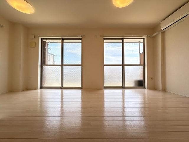 熊本市東区八反田３丁目のアパートのその他|リビング