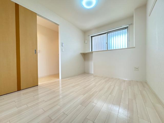 熊本市東区八反田３丁目のアパートの内装|洋室