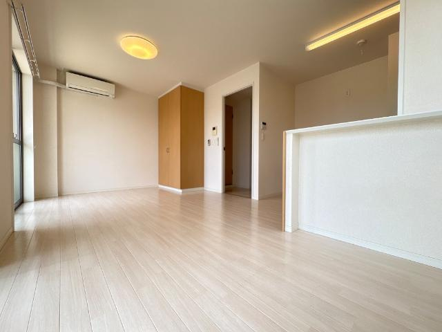 熊本市東区八反田３丁目のアパートのその他|リビング