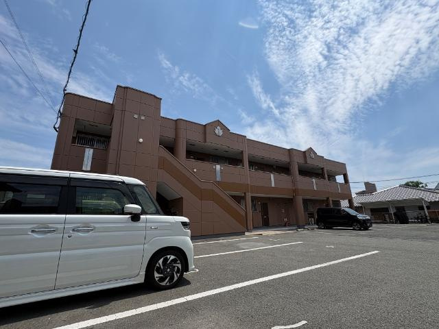 熊本市東区八反田３丁目のアパートの駐車場|外観写真（昼）