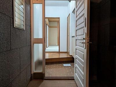 花見川区戸建ての玄関
