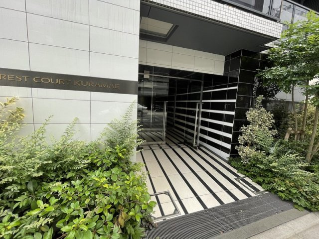 クレストコート蔵前のエントランス