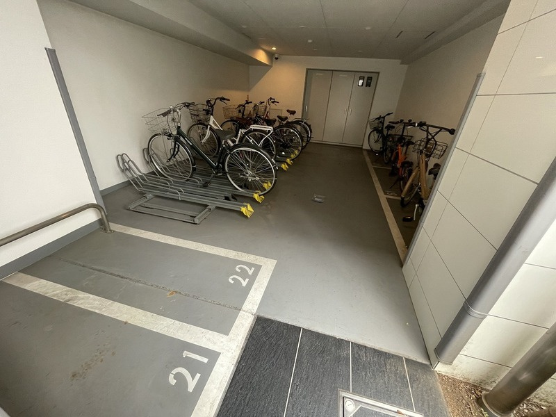 クレストコート蔵前の駐車場
