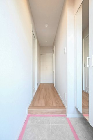 マイキャッスル目黒南の玄関|マイキャッスル目黒南：玄関にはシューズボックスがあり靴もスッキリ収納可能です！
