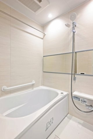 マイキャッスル目黒南の浴室|マイキャッスル目黒南：雨の日のお洗濯ものを干すにも便利な浴室乾燥機・追い焚き機能付き浴室です！