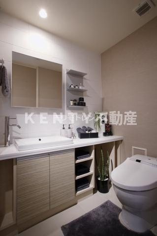 【トイレ】 | カスタリア雪谷 | 落ち着いた色調のトイレです