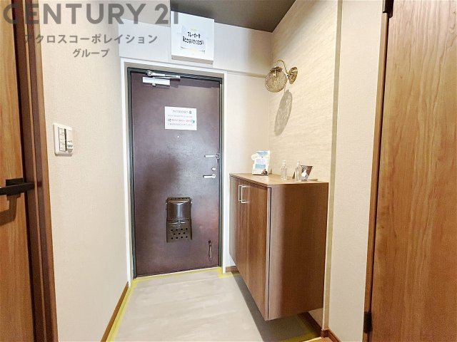 寝室…リラックスできるプライベート空間で、快適な睡眠をサポート。個人の好みに合わせたインテリアや寝具で心地良さを追求。プライベートな時間を過ごし、リフレッシュする場所におすすめです。