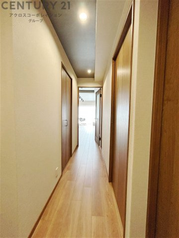 明るい色合いのクロス・フローリングを使用することで、室内を明るい雰囲気にしています。