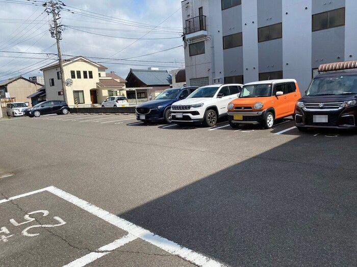 フローラＳＡＴＩの駐車場