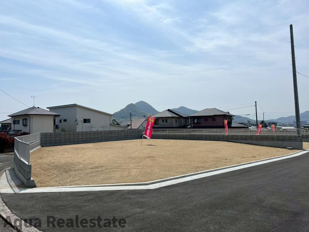 高松市国分寺町新居の新築一戸建の前面道路含む現地写真|前面道路含む現地写真です