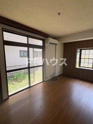 横戸町戸建の居間・リビング