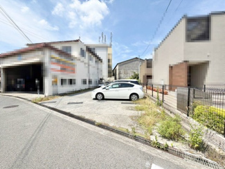 【前面道路含む現地写真】 | 現況更地ですので、解体費用がかからないのが嬉しいですね♪