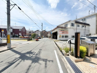 【前面道路含む現地写真】 | 自由設計可能ですので　家族の希望が詰まったマイホームを建築出来ますね！