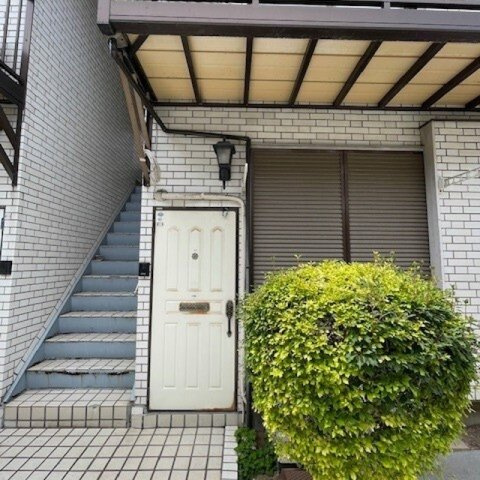 ローズアパート(Q-013)のエントランス