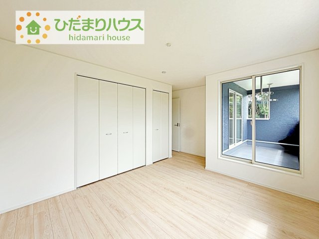 【寝室】 | つくば市安食第2　新築戸建 | バルコニーに面していて、たっぷり光りの入る明るい主寝室です！