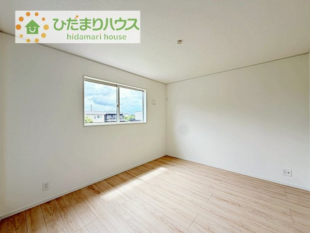 【寝室】 | つくば市安食第2　新築戸建 | 大きなベッドを置いても余裕の広さの主寝室♪