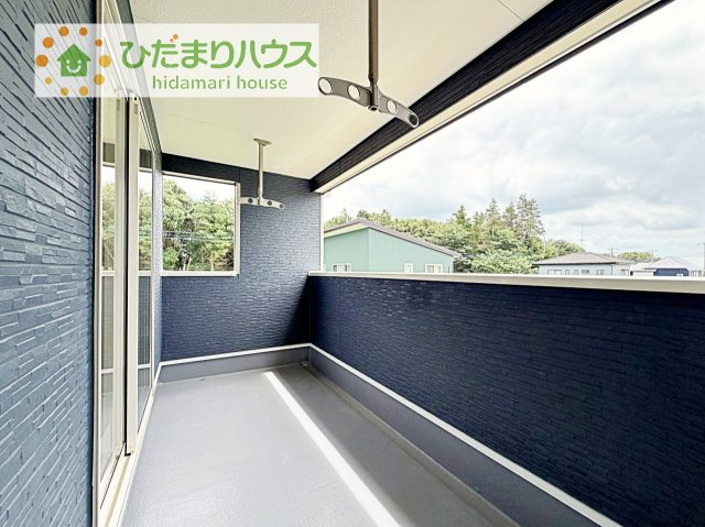 【バルコニー】 | つくば市安食第2　新築戸建 | 広々としたバルコニー。お洗濯物もぜーんぶ干せちゃいます！！