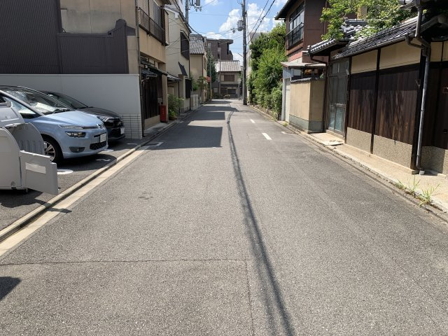 京都市北区小山西花池町　中古一戸建の前面道路含む現地写真
