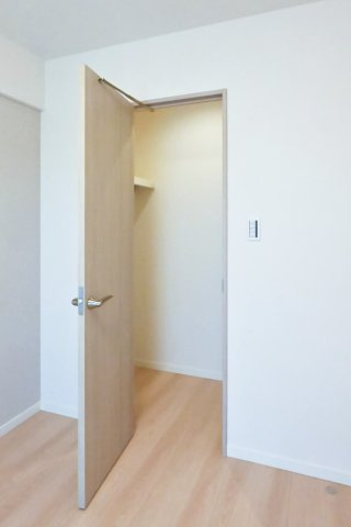 ライオンズガーデンときわ台の収納|ライオンズガーデンときわ台：ウォークインクローゼット画像１