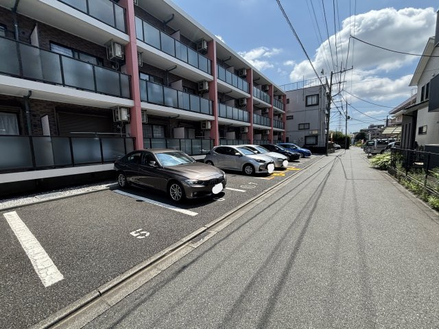 ドエル・ミョウセイの駐車場