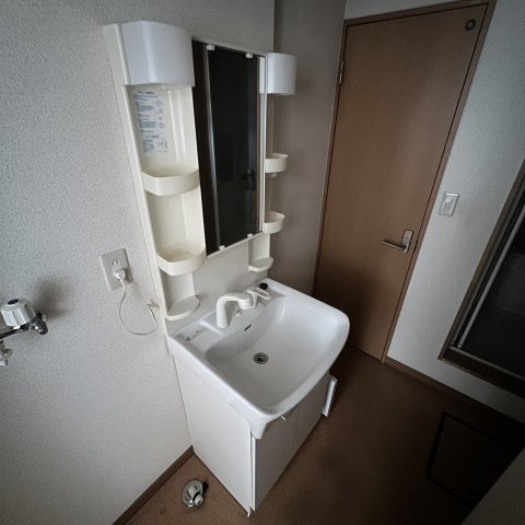 ハイツユウリナの洗面所