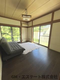 宮崎市生目台東5丁目　中古住宅の洋室