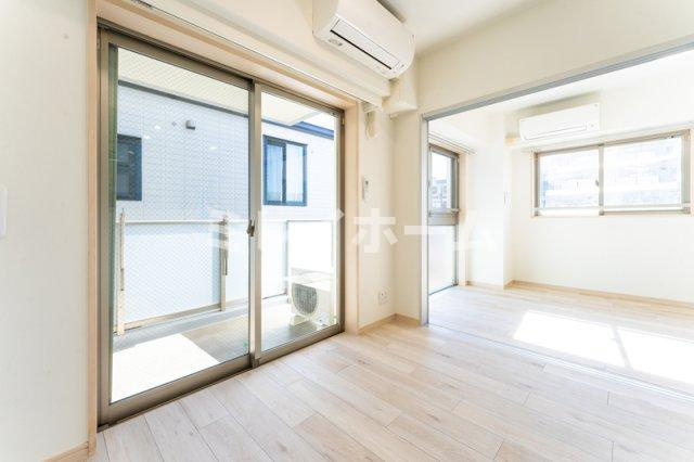 スタジオデン京急蒲田の居間・リビング|同建物内、別のお部屋の参考写真になります。