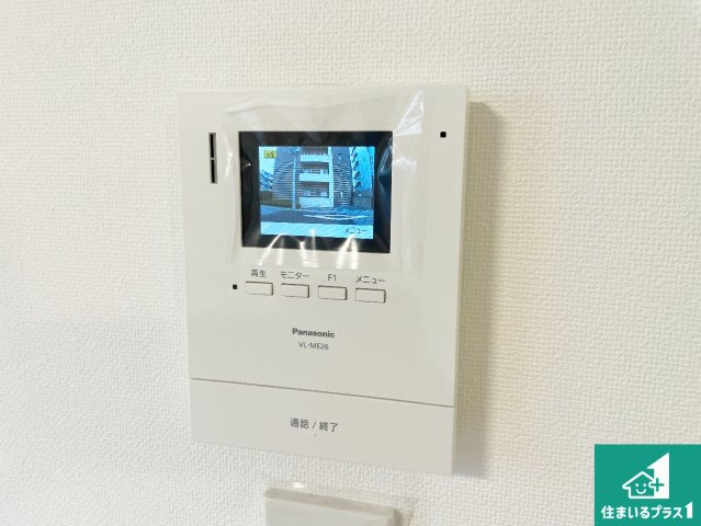 神戸市灘区記田町　新築一戸建ての防犯設備|カラーモニターインターホン！声だけでなく来訪者の姿や顔がモニターで確認できるので、小さなお子様がいらっしゃるご家庭でも安心できます！