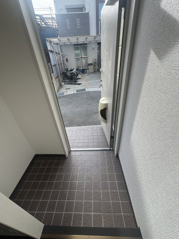 湊山ハウスの玄関